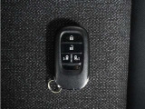 ◆スマートキー◆カギをバッグやポケットに入れたままでもドアロックの開閉ができる『スマートキー』付き!雨天や暗くなってもカギを取り出す必要がなくドアの開錠&エンジンも始動できます