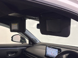 ★【あると便利な装備】サングラスボックス+運転席・助手席サンバイザー内側ライト付きミラー+マップランプが装備されています