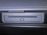 CD、DVDの再生ができます。