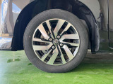 アルミホイールだけでも車のイメージがかなり変わりますね。