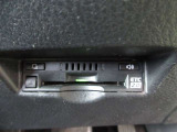 スッキリ収まったビルトインETCが付いてます。ボイス案内タイプで、カードの入れ忘れも未然に防げます。