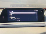 【マツダコネクト】ラジオ・テレビ/Bluetoothオーディオ、その他アプリケーションなどの機能で楽しむことができます。