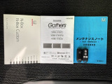 スマートキーは鍵をバッグに入れたままでもドアロックの開閉やエンジンのON・OFFができます。夜間や雨の日も鍵を探さなくて良いので便利です。