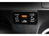 両側電動スライドドアはドアの直接操作以外にも運転席からのスイッチ操作やリモコン操作でも開閉が可能!狭い駐車場などでもドアの開閉が楽々・安心ですね!