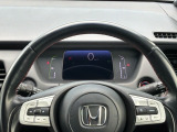 マルチインフォメーションディスプレイです。燃費や走行距離が分かり、半ドアなど車に異常がある際に警告してくれます。