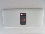 【SOSコールスイッチ】急病時やあおり運転等の危険を感じたときには、SOSコールスイッチを押して下さい。事故発生時には、エアバック展開と連動し自動通報され、オペレーターが緊急連絡をサポート致します。