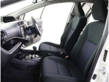 高いホールド性で運転姿勢が安定します。長距離ドライブでも疲れにくいのが魅力です。快適なドライビングライフをお送りください♪