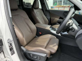 長時間の運転でも疲れにくく、オーナー様の事だけを考えて作成したBMWならではのとっておきのシートです。