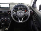 【運転席】最適なドライビングポジションでドライブをお楽しみください。