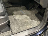 用品としてフロアマットを装備しております。すぐにお乗りいただけます!