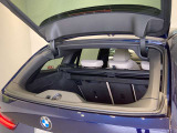 BMWのツーリングはガラスハッチが開閉するため、トランクゲートを開けなくても荷物の出し入れが可能でございます。