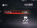 【横滑り防止】ハンドル操作や滑りやすい路面を走行中、横滑りを感知すると自動的に車両の進行を保つよう制御!