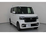 Honda SENSING搭載!ミリ波レーダー単眼カメラで、クルマの前方の状況を認識。ブレーキやステアリングの制御技術と強調し、安全・快適な運転や事故回避を支援する先進のシステムです。