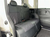 後部座席も当然、綺麗・清潔に仕上げております。内装の綺麗なお車は気持ちが良いですし、コンディションのいい車が多いです。