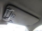 停止中に気軽に身だしなみ バニティーミラー内蔵のサンバイザー