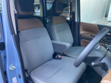運転席からの視界もよくどなたがお乗りになられても運転しやすい車両になっていますよ