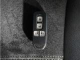 ◆スマートキー◆カギをバッグやポケットに入れたままでもドアロックの開閉ができる『スマートキー』付き!雨天や暗くなってもカギを取り出す必要がなくドアの開錠&エンジンも始動できます