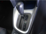 無段変速機(CVT)を搭載。有段変速機に存在する「変速ショック」が無いので、スムーズなアクセル操作が可能です♪