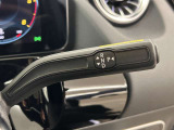 メモリー付きパワーシートが装備されている車両はシートの位置・ドアミラーの角度・ハンドルの位置を3名まで記憶出来ます。