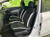 使いやすい収納スペースが、細やかな荷物をスマートに整理。運転中のちょっとしたものを、すっきり収納できます。