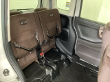 リアシート座面を持ち上げると、背の高い荷物を積むのに便利なトールモードに変身します!多彩なシートアレンジで使い勝手良好!