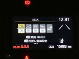 【レーンディパーチャーアラート】道路上の白線(黄線)をカメラで認識し、ドライバーがウインカー操作を行わずに車線を逸脱する可能性がある場合、ブザーとディスプレイで注意喚起サポート。