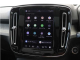Google搭載のボルボなら、車内にいながら多彩なデジタルライフをお楽しみいただけます。Google Playから必要なアプリをダウンロードして、有意義な移動時間を楽しみましょう。