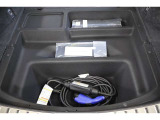 BEV(電気自動車)ならではの部品配置により、デッキボードの下には58Lのスペースが確保されています。サブトランクとして使用するのはもちろん、背の高い荷物を積み込むときにも活躍してくれます。