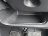 運転席周辺の収納も充実したドライバーズロアポケット。細かな使い勝手にも配慮されています。