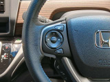 ステアリングにはさまざまなスイッチが付いておりますので運転しながらの操作も楽ちんです♪