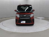信号待ちなどで前の車が発進したことに気づかない時、ブザー音とメーター内表示で知らせる「先行者発進お知らせ機能」が装備されています。