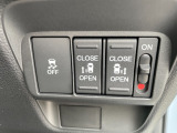 【両側パワースライドドア】両側がパワースライドドアになっており、運転席のスイッチやキーレスエントリーでも開閉が可能です!開口部も広いので乗り降りも楽々、特に狭い場所やお子様の乗り降りに便利です〜♪