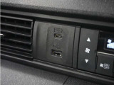 ◆USBチャージャー◆使いやすい場所に装備されています。