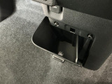 【インパネロアボックス】インパネの中央下部にはボックスが装備されております。CDの収納やゴミ箱として使用すれば車内空間がきれいに保たれます♪