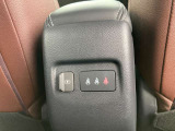 後席USB充電ソケットと後席シートベルト警告灯です。