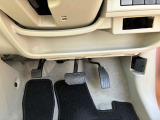 運転席アンダーポケットです
