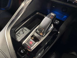 シフトレバーも操作性良く出来ています。運転しながらドライブモードを切り替え可能です。