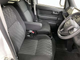 フロントシートです。シートは車両から取り外して徹底洗浄!安心してお座りいただけます!