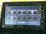 高機能なナビゲーションシステムを搭載し、スムーズなルート案内を実現します。音楽や動画も楽しめる、充実のオーディオシステムです。
