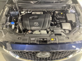 SKYACTIV-G搭載!爽快なパワーフィールと低中速の豊かなトルクによる実用域での扱い易さを是非体感して下さい!エンジンルーム内の清掃も行き届いております♪