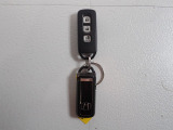 便利なスマートキー付きです!ドアの開錠・施錠はもちろんですが、エンジンをかけるときも鍵を取り出さなくて大丈夫ですよ♪両手に荷物をお持ちの時でも、大変便利で使い易い装備です☆