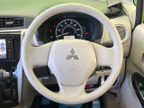 インテリアに合わせたデザインのステアリングは、運転される方のことも考え、運転しやすい形状、大きさです。是非一度、実際に触ってお確かめください。