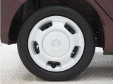◆純正ホイール装着車◆シンプルなデザインのホイールキャップ付きです。