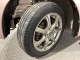 各タイヤの溝もまだまだ残っております。