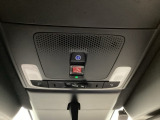 車内天井の赤い「SOS」ボタンは、事故・急病・危険を感じた際にワンプッシュでHonda緊急サポートセンターへつながる緊急通報機能です。