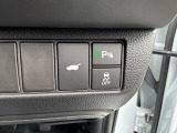 横滑りを抑制し車の姿勢の安定を図るVSA機能、車庫入れや縦列駐車など狭い場所でも安心な障害物センサー搭載。運転席とリアゲート本体に開閉スイッチを装備し、とても便利な電動リアゲート!