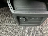 USB電源ソケットとシガーソケットタイプの電源ポートが装備されています!