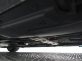 気になる中古車の下廻り。もちろん、納車時には整備スタッフによる点検を実施致しますので安心してご購入いただけます。