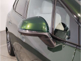 BMWのミラーは車種によって異なりますがレーンチェンジウォーニングが装備されております。詳しくは当店スタッフまでお問い合わせくださいませ。