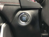 エンジンスタートスイッチです。キーが車内にあれば、エンジンの始動や停止はスイッチを押すだけ!キーを取り出す手間を省き、ワンプッシュで操作できるので簡単でスムーズです。